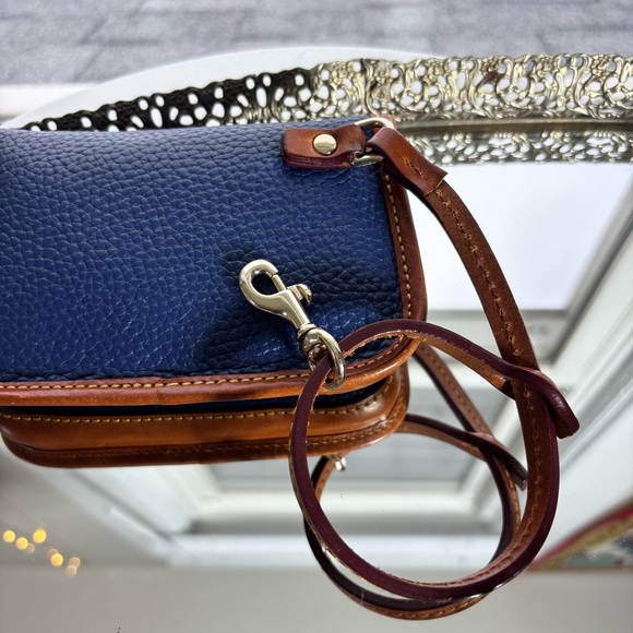 Vintage Dooney and Bourke Wristlet Blue Pebbled Leather Brown Trim Minimalist Go - Picture 9 of 10